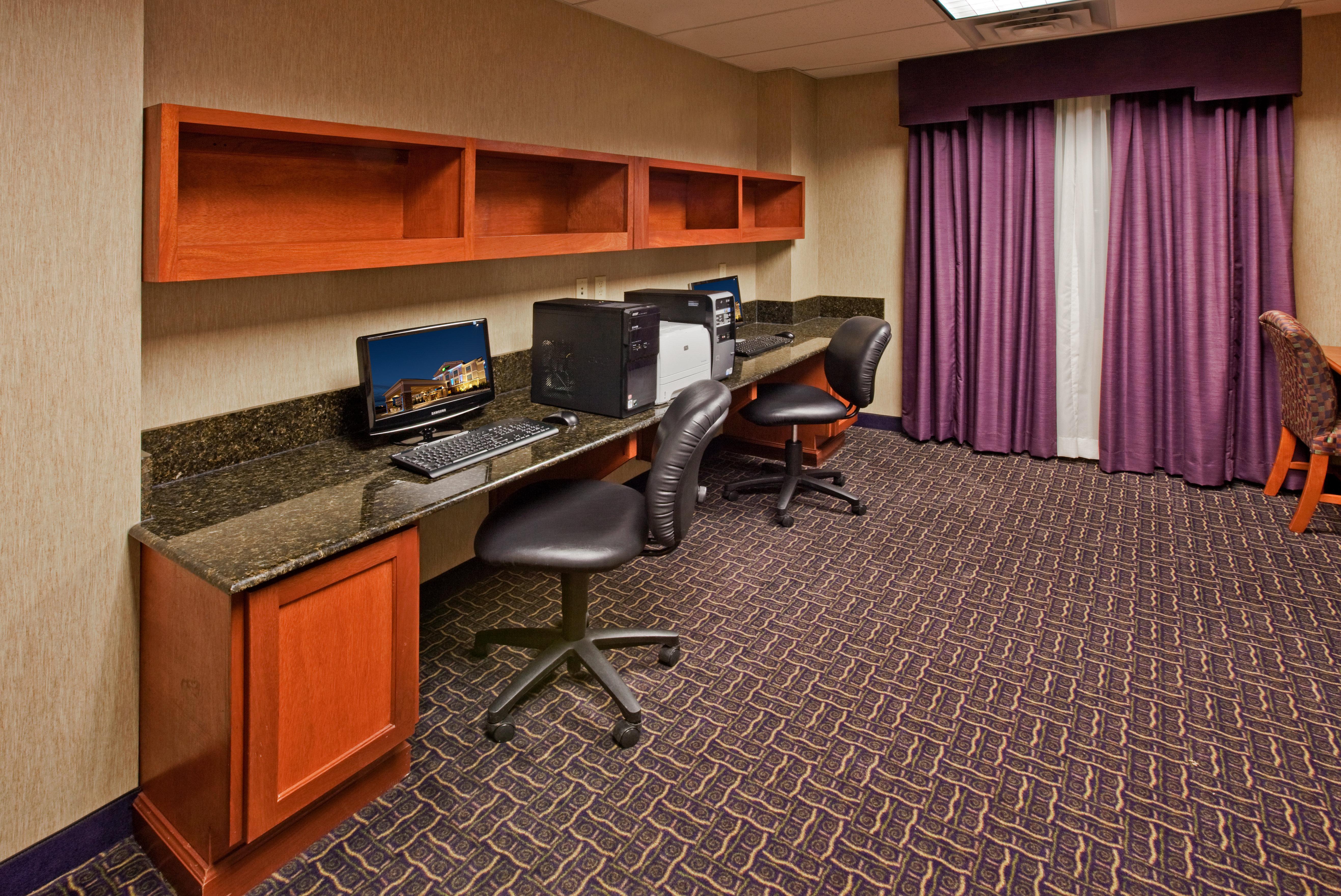 Holiday Inn Express Hotel And Suites Ada By Ihg Экстерьер фото