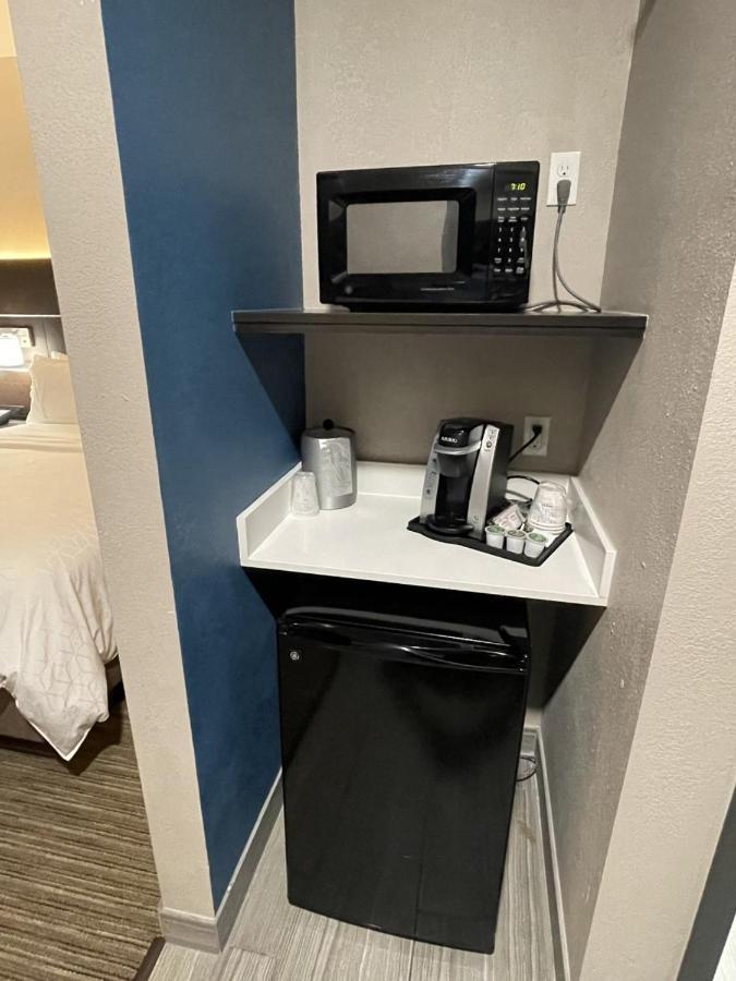 Holiday Inn Express Hotel And Suites Ada By Ihg Экстерьер фото