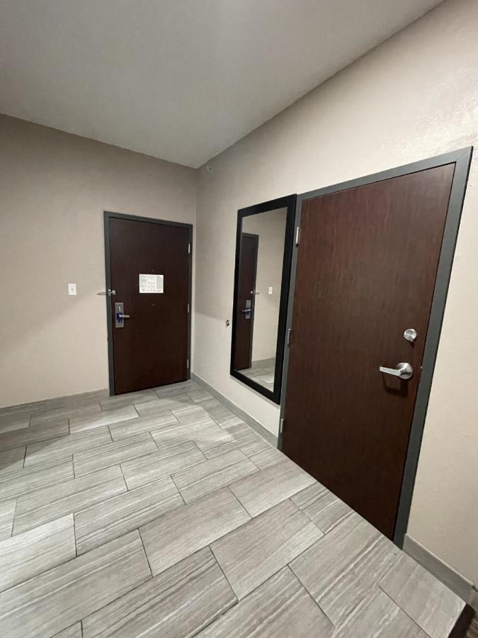 Holiday Inn Express Hotel And Suites Ada By Ihg Экстерьер фото