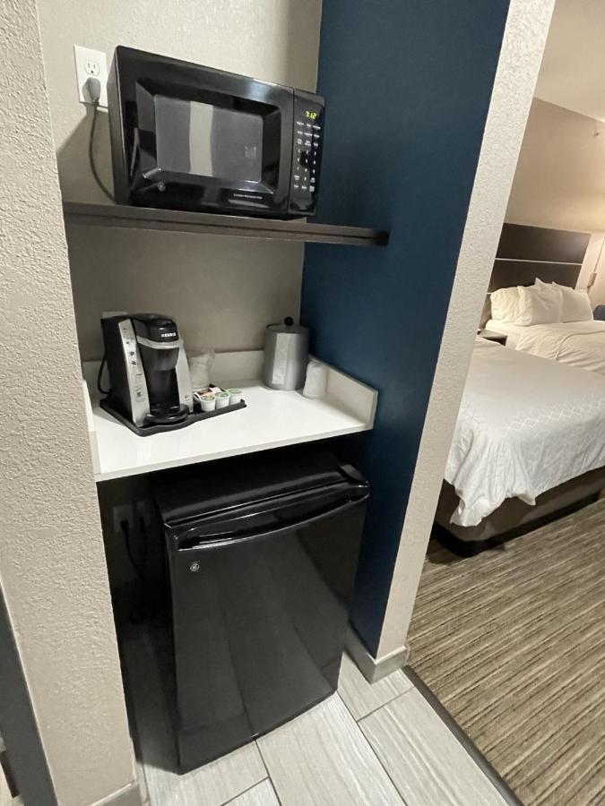 Holiday Inn Express Hotel And Suites Ada By Ihg Экстерьер фото