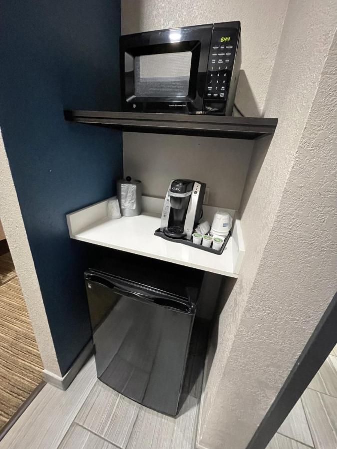 Holiday Inn Express Hotel And Suites Ada By Ihg Экстерьер фото