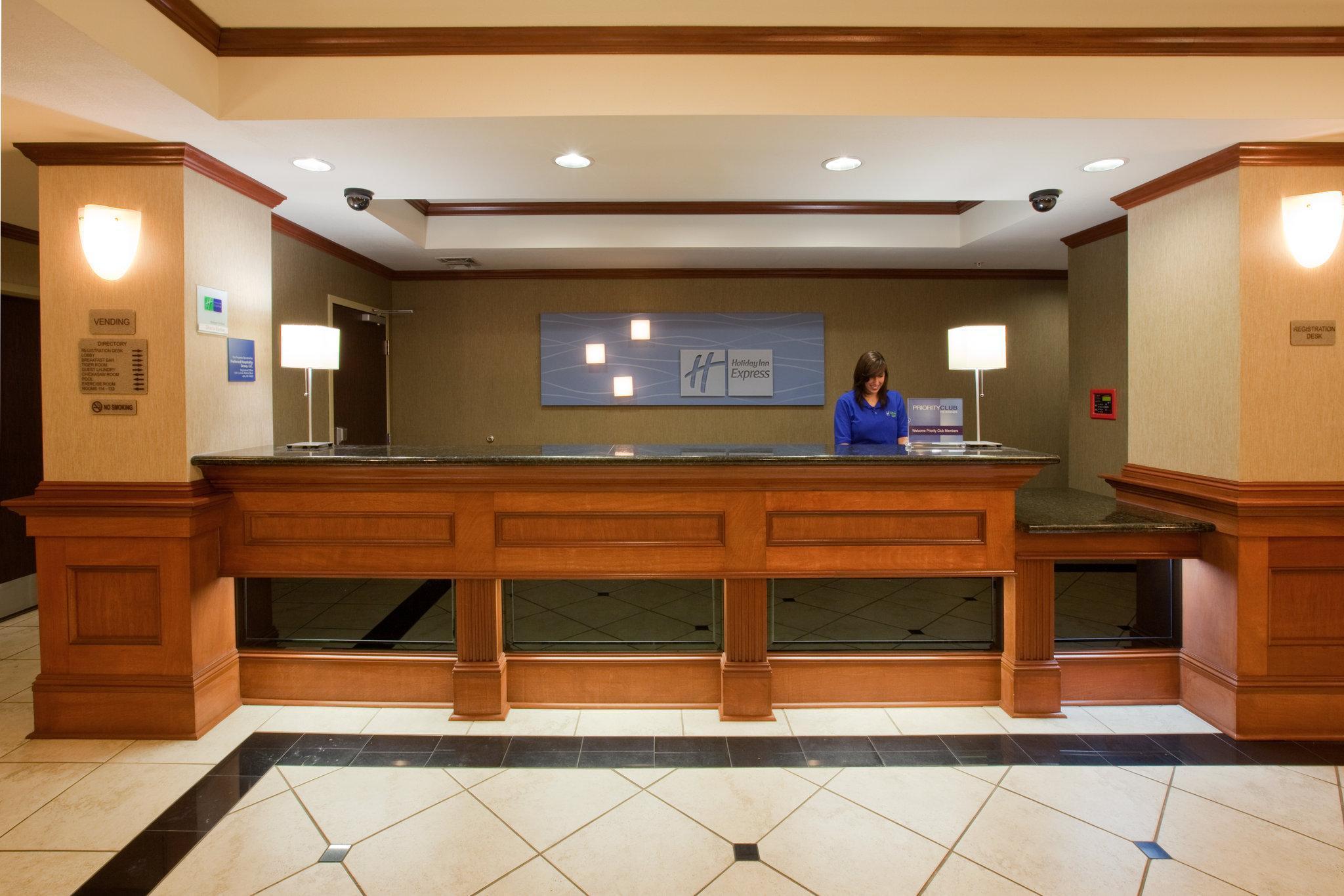 Holiday Inn Express Hotel And Suites Ada By Ihg Экстерьер фото